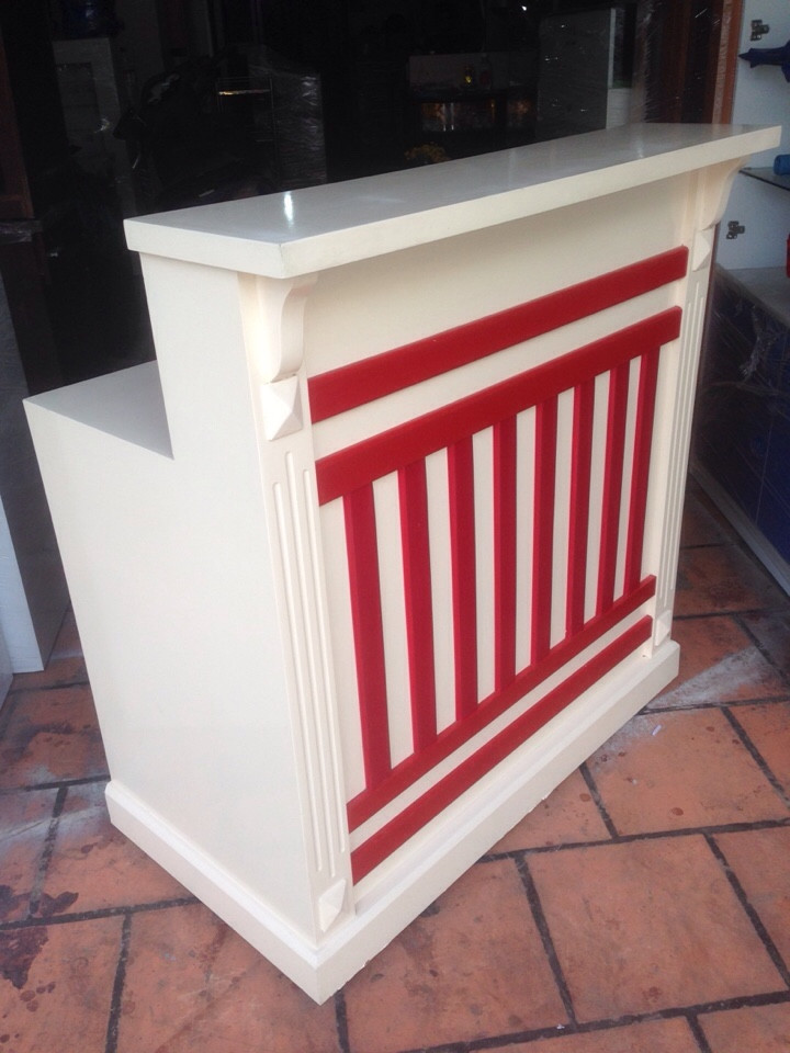 THANH LÝ QUẦY LỄ TÂN TRẮNG ĐỎ 100x50